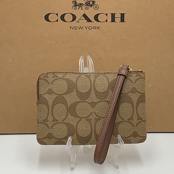 COACH Corner Zip Wristlet In Signature Canvas - Picture 12 of 16